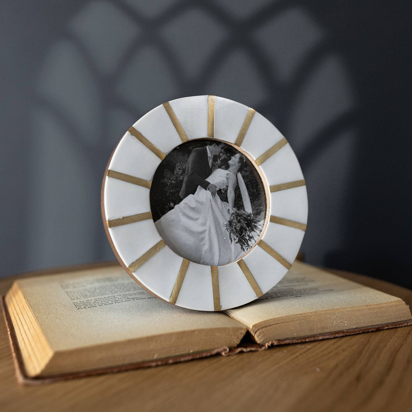 Ansel Round Picture Frame with Brass Inlay 4x4