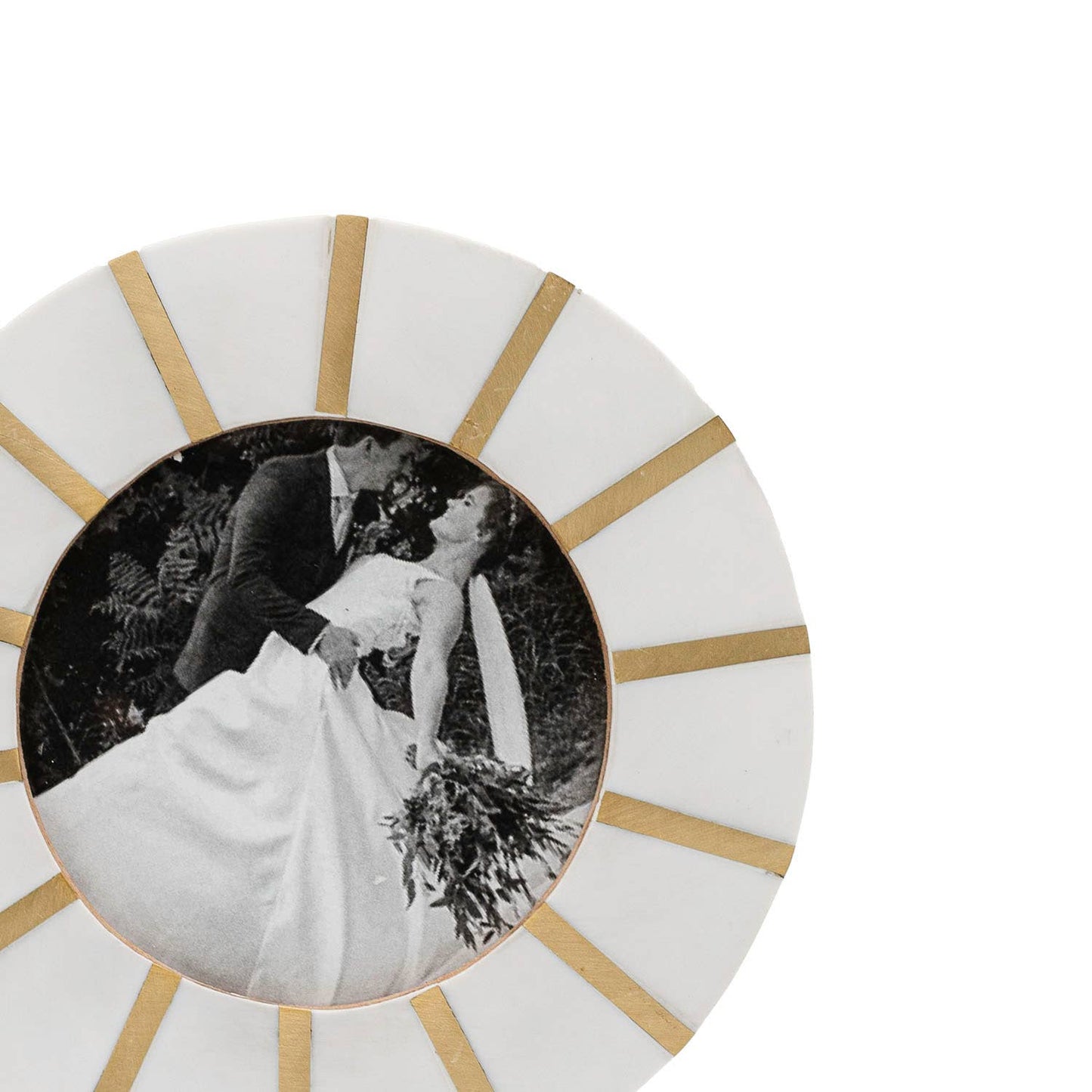 Ansel Round Picture Frame with Brass Inlay 4x4