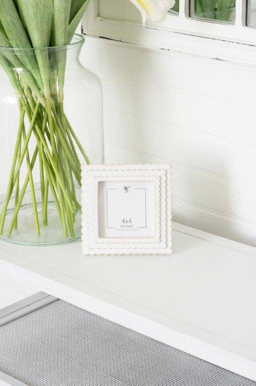 White Scallop Picture Frame (4x4 opening)