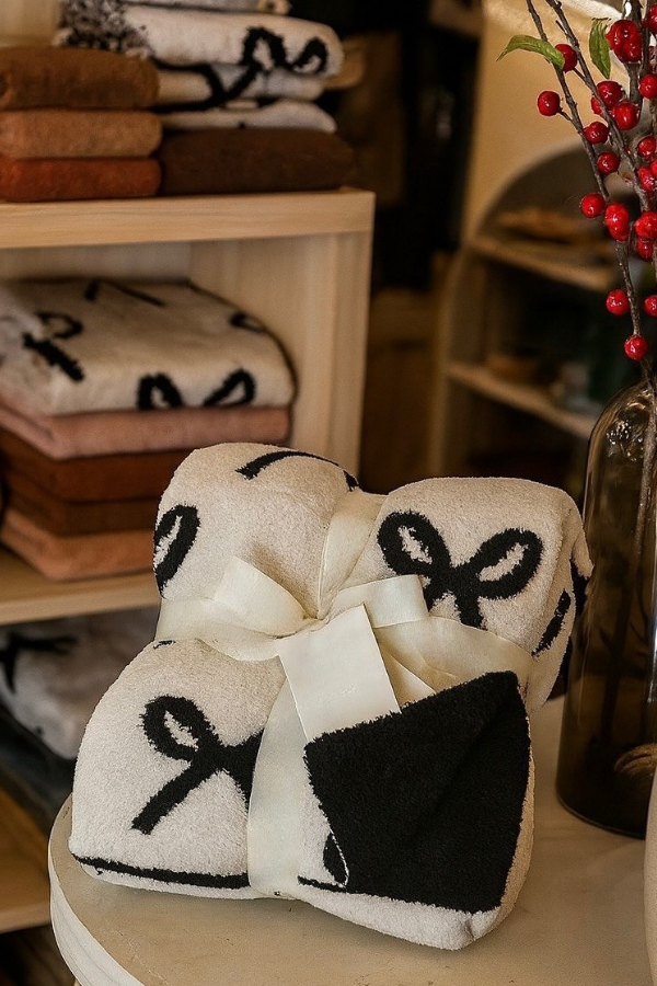 LUXR Black and Cream Bow Luxury Blanket